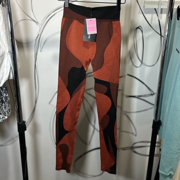 Pretty Little Things Rust and Black Leggings, Small, NWT, Abstract Colorblock - Picture 1 of 4